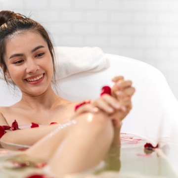 ВЕЧНАЯ РОЗА В СТЕКЛЕ СВЕТЯЩАЯСЯ ЦВЕТОЧНАЯ КОРОБКА С ЛЕПЕСТКАМИ РОЗ ПОДАРОК ​​НА ЖЕНСКИЙ ДЕНЬ