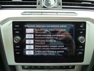Volkswagen Passat B8 Variant 2.0 TDI BlueMotion SCR 150KM 2018 Volkswagen Passat NAWIGACJA PLHIGHLINE DSG-7PANORAMAASYSTENT PARKOWANIASKO, zdjęcie 23