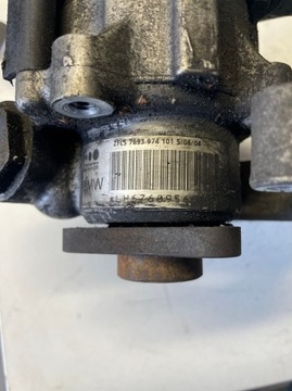 BMW E60 2.5D 3.0D ČERPADLO SERVA 6760956 UCHYCENÍ