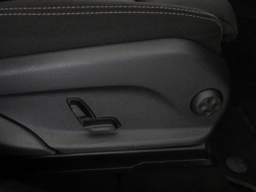 Mercedes GLC C253 SUV Facelifting 2.0 220d 194KM 2019 Mercedes GLC 220 FV23% 4x4 automat full LED navi, zdjęcie 38