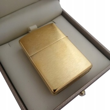 УНИКАЛЬНАЯ ЗАЖИГАЛКА ZIPPO С ПОКРЫТИЕМ 24-КАРАТНОГО ЗОЛОТА