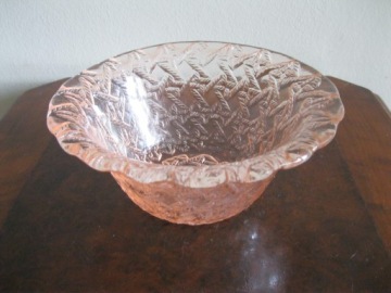 КРАСИВАЯ РОЗОВАЯ ЧАША DROST LATTICE IRONWORKS ZĄBKOWICE