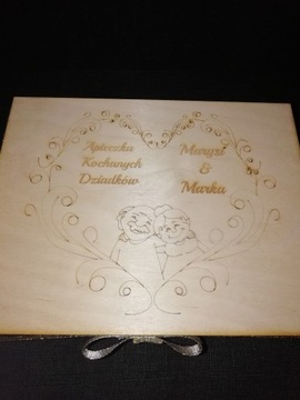 деревянная шкатулка, чайный сервиз, предметы первой необходимости