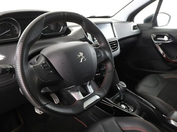 Peugeot 2008 I SUV Facelifting 1.2 PureTech 110KM 2018 Peugeot 2008 GT-Line automat panorama navi PDC, zdjęcie 13