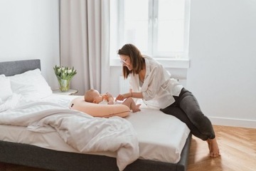 Подушка для кормления Poofi Organic Apricot с круассанами