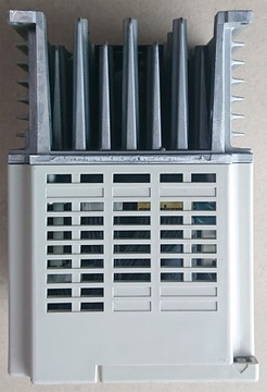 Omron Varispeed V7 Yaskawa CIMR-V7AZ41P5 41P40 3 фазы 1,5 кВт 4,8 А 400 Гц
