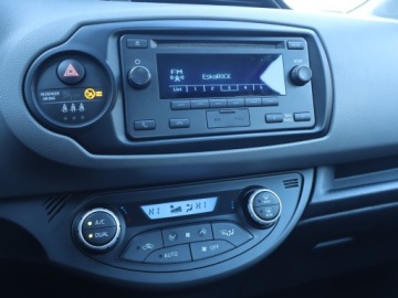 Toyota Yaris III Hatchback 5d Facelifting 2017 1.5 Hybrid 100KM 2020 Toyota Yaris 1.5 Hybrid, Salon Polska, zdjęcie 11