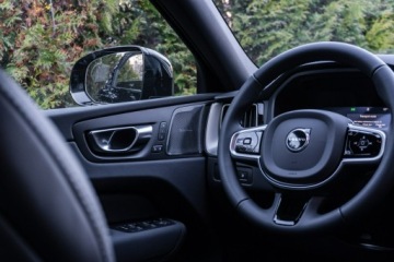 Volvo XC60 II Crossover Plug-in Facelifting 2025 2.0 T8 Plug-in hybrid 455KM 2026 Volvo XC 60 Ultra Black Edition T8 AWD plug-in, zdjęcie 22