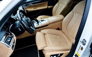 BMW Seria 7 G11-G12 Sedan Facelifting 4.4 750i 530KM 2020 BMW Seria 7 M-Pakiet X-Drive Maly przebieg, Bogata wersja wyposazenia,, zdjęcie 34