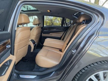 BMW Seria 7 F01 Sedan Facelifting 730d 258KM 2012 BMW 7 730d xDrive 3.0l diesel 258KM xDrive AWD/4X4 8 lat w jednych rękach, zdjęcie 23