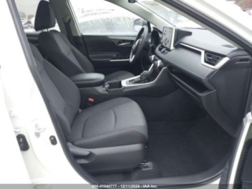 Toyota 2024 Toyota RAV4 2024 Toyota RAV4 XLE AWD (Natl) 2.5 Benzyna 203KM, zdjęcie 4