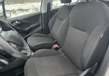 Peugeot 208 I Hatchback 5d Facelifting 1.2 PureTech 110KM 2019 Peugeot 208 1.2 Benzyna 110KM, zdjęcie 13