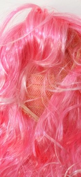 ПАРИК БАРБИ, ДЛИННЫЕ РОЗОВЫЕ И БЕЛЫЕ, СЛЕГКО ВЬЮЧИВЫЕ НИЧКИ С ЧЕЛКОЙ