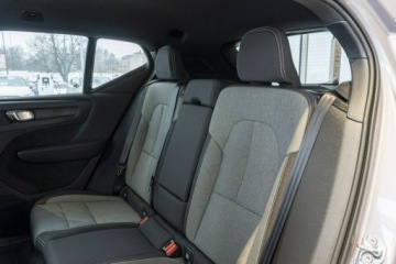 Volvo XC40 Crossover Facelifting 2.0 B3 163KM 2025 Volvo XC 40 Plus Dark B3 Mild Hybrid Benzyna, zdjęcie 28