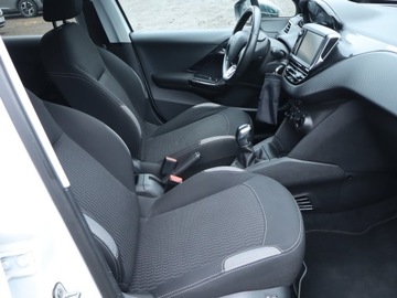 Peugeot 208 I Hatchback 5d Facelifting 1.2 PureTech 82KM 2016 Peugeot 208 1.2 PureTech, Navi, Klima, Tempomat, zdjęcie 8