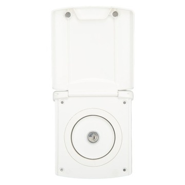 Самотечный вход для пресной воды с 2 ключами. Запираемый входной фильтр с люком.