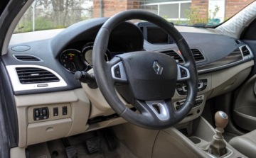 Renault Megane III Coupe 2.0 dCi FAP 160KM 2011 Renault Megane 2,0dCi (160KM) Skory Bezwypadkowy 2.0 Diesel 160KM, zdjęcie 8