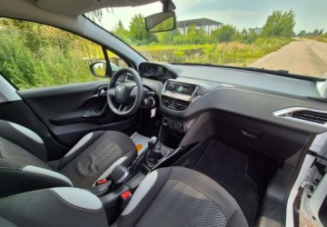 Peugeot 2008 I SUV Facelifting 1.2 PureTech 82KM 2016 Peugeot 2008 Peugeot 2008 PureTech 82 Active 1.2 Benzyna 82KM, zdjęcie 23
