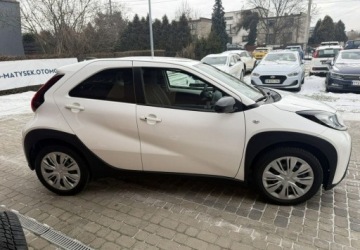 Toyota Aygo X 1.1 VVT-i 72KM 2022 Toyota Aygo X 1,0 72KM Klimatronik Kamera CarPlay VAT23 Benzyna 72KM, zdjęcie 4
