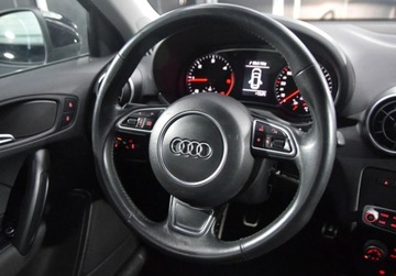 Audi A1 I Sportback 5d Facelifting 1.4 TDI ultra 90KM 2015 Audi A1 Sportback S line _ Alu 17 _ Czujniki parkowania _ 5 drzwi 1.4 90KM, zdjęcie 16