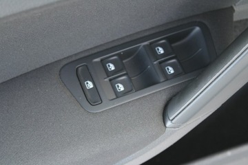 Volkswagen Golf VII Hatchback 3d Facelifting 1.6 TDI-CR DPF BMT 115KM 2019 Volkswagen Golf Trendline LED Gwarancja, zdjęcie 16