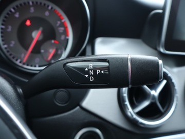 Mercedes CLA C117 Shooting Brake 1.6 180 122KM 2015 Mercedes CLA 180, Automat, Skóra, Navi, Xenon, zdjęcie 11