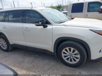 Toyota 2024 Toyota Grand Highlander 2024r., XLE, od ubezpieczalni 2.4 Benzyna 265KM, zdjęcie 7