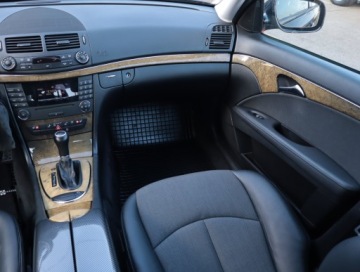 Mercedes Klasa E W211 Sedan W211 1.8 (200 Kompressor) 184KM 2007 Mercedes E E 200 Kompressor, GAZ, Automat, Skóra, zdjęcie 7