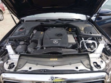 Mercedes Klasa E W213 2019 Mercedes-Benz Klasa E 2019 MERCEDES-BENZ E 300 4MATIC 2.0 Benzyna 241KM, zdjęcie 9