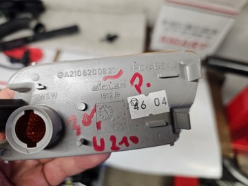 MERCEDES TŘÍDA E W210 LAMPA KONTURA USA PRAVÁ A2108200821