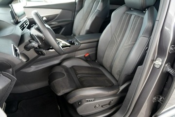 Peugeot 5008 II Crossover Facelifting 1.6 PureTech 180KM 2023 Peugeot 5008 GT kamera Skora adc NawI, zdjęcie 17