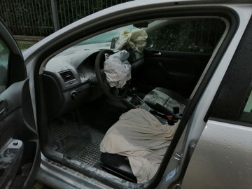 Volkswagen Golf V Hatchback 1.4 80KM 2005 Volkswagen vw Golf 5 1,4 - USZKODZONY - DO NEGOCJACJI - PILNE !!!, zdjęcie 9