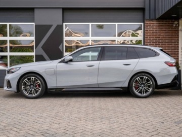 BMW Seria 5 G90-91 Sedan Plug-In 3.0 50e 489KM 2026 550e xDrive M Sport 3.0 (489 KM)| Hak holowniczy, elektryczny, zdjęcie 1