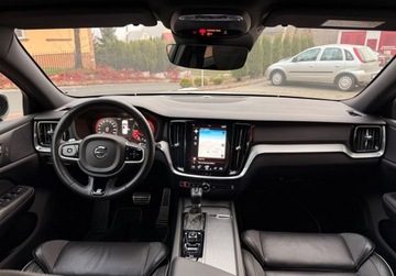 Volvo V60 II  Kombi 2.0 D4 190KM 2019 Volvo V60 R_DESIGN 2.0D4 AWD 190ps AutoMat8Biegow HiBeamLED SerwisASO VAT23, zdjęcie 19