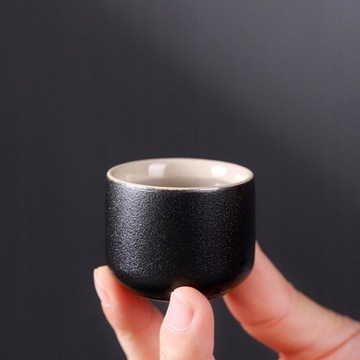 Керамический набор для традиционного саке.