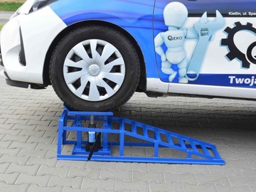 2 шт. ПРИВОДНЫЕ РАМПЫ С ГИДРАВЛИЧЕСКИМ ПОДЪЕМОМ 2x 2000 кг.