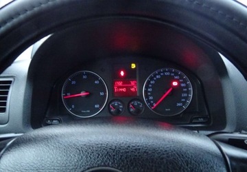 Volkswagen Jetta V 1.9 TDI 105KM 2006 Volkswagen Jetta 1.9tdi,klima,zarejestrowany 1.9 Diesel 105KM, zdjęcie 6