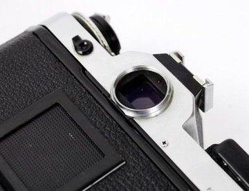 NIKON FE SILVER BODY SLR 35 мм