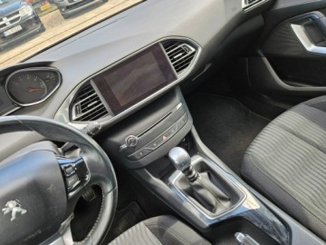 Peugeot 308 II Hatchback 5d 1.2 PureTech 130KM 2014 Peugeot 308 1.2 benzyna 130KM, zdjęcie 10