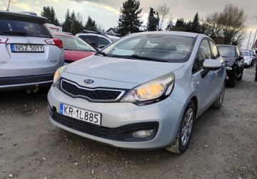 Kia Rio III 2011 Kia Rio I rej 2012r, 1.2 Benzyna. Lekko uszkodzony tyl. Jezdzi. 1.2 80KM, zdjęcie 1