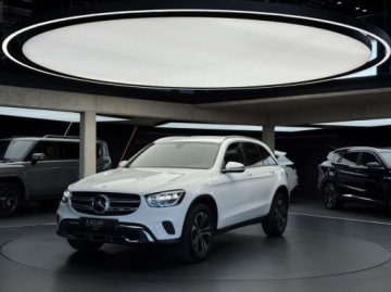 Mercedes GLC C253 SUV Facelifting 2.0 200d 163KM 2022 Mercedes-Benz GLC 4 Matic Kamera cofania CarPlayAndroid Auto Nawigacja