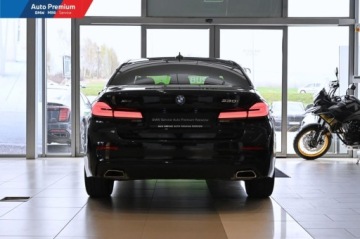 BMW Seria 5 G30-G31 Limuzyna Facelifting 2.0 530i 252KM 2022 BMW Seria 5 530i xDriveAdaptacyjne Reflektory LEDFotele Sportowe 2.0, zdjęcie 17