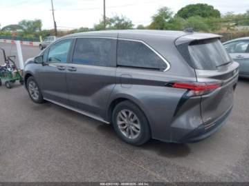 Toyota Sienna III 2022 Toyota Sienna LE 2022 2.5L 2.5 Hybryda 189KM, zdjęcie 3