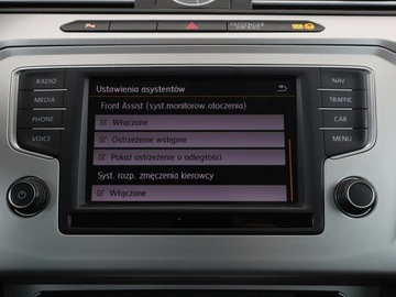 Volkswagen Passat B8 Variant 1.4 TSI BlueMotion Technology ACT 150KM 2016 Volkswagen Passat klima auto navi grzane fotele, zdjęcie 26
