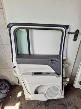 DVEŘE LEVÝ ZADNÍ KOMPLETNÍ JEEP PATRIOT