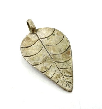 Vintage srebrny grawerowany wisior zawieszka liść
