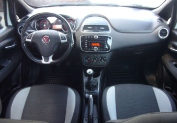 Fiat Punto Punto 2012 Hatchback 3d 1.4 8v 77KM 2014 Fiat Punto Fiat Punto Evo Salon PL 1.4 Benzyna 77KM, zdjęcie 11