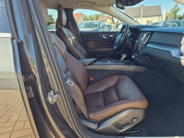 Volvo V60 II  Kombi 2.0 D3 150KM 2019 Volvo V60 Automat, zdjęcie 10