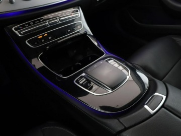 Mercedes Klasa E W213 Kombi Plug-in Facelifting 2.0 E300de 306KM 2022 Mercedes E 300 FV23% PHEV skóra virtual cocpit, zdjęcie 32