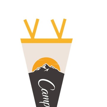 Треугольный рюкзак с вымпелом на открытом воздухе